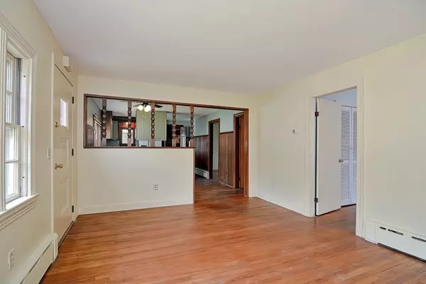 Tiverton, RI 02878,72 Campion Avenue