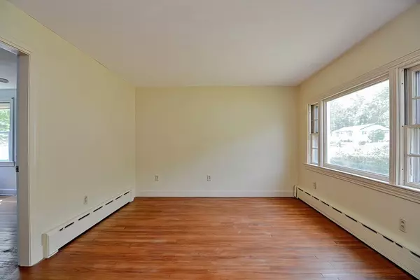 Tiverton, RI 02878,72 Campion Avenue