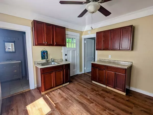 Webster, MA 01570,43 1st St