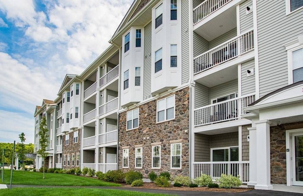 4 Pennington Drive #4302, Walpole, MA 02081