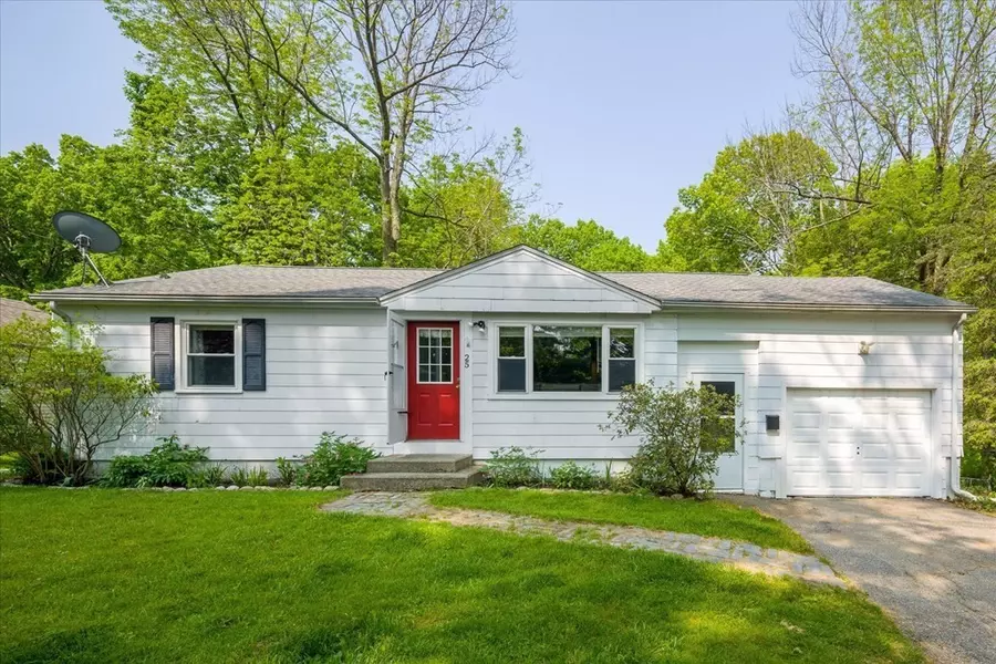 25 Sunset Dr, Leicester, MA 01524