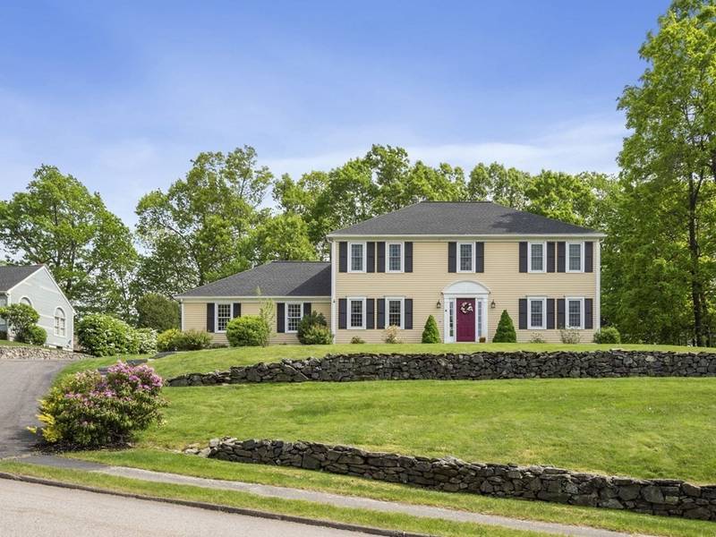 4 Thorning Dr, Shrewsbury, MA 01545