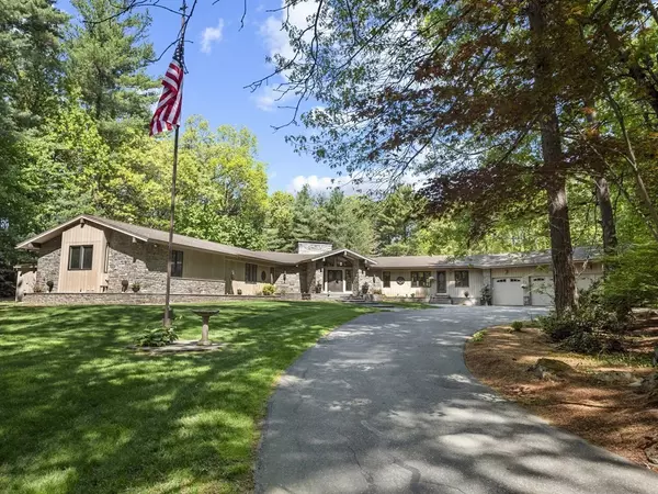 10 Bridle Path Way, Tyngsborough, MA 01879