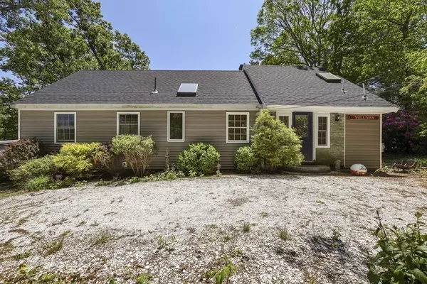 51 Horseshoe Bend Way, Mashpee, MA 02649