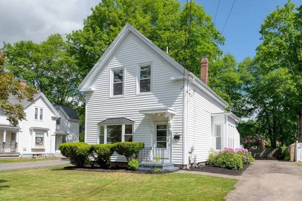 35 Snell St, Holbrook, MA 02343