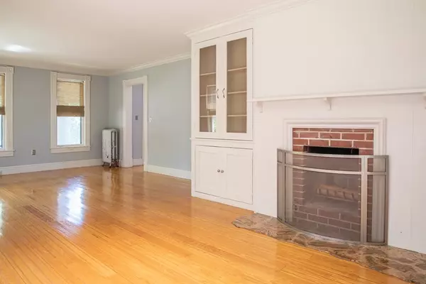 Holyoke, MA 01040,352 Pleasant St