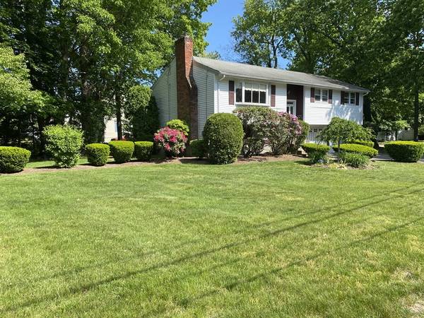 5 Morningside Dr, Norwood, MA 02062