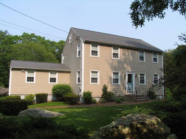 108 West St, Medway, MA 02053