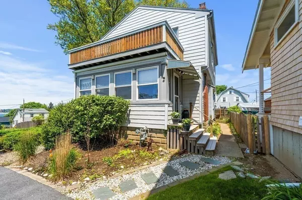 Nahant, MA 01908,17 Simmons Road