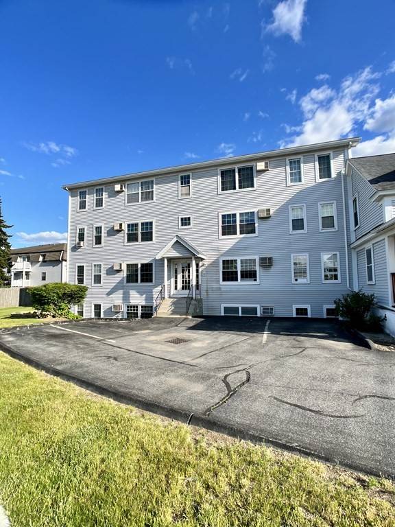 1 Amesbury St #H, Worcester, MA 01605