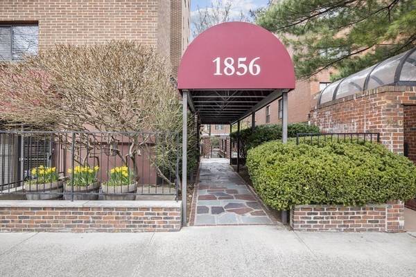 1856 Beacon St #6C, Brookline, MA 02446