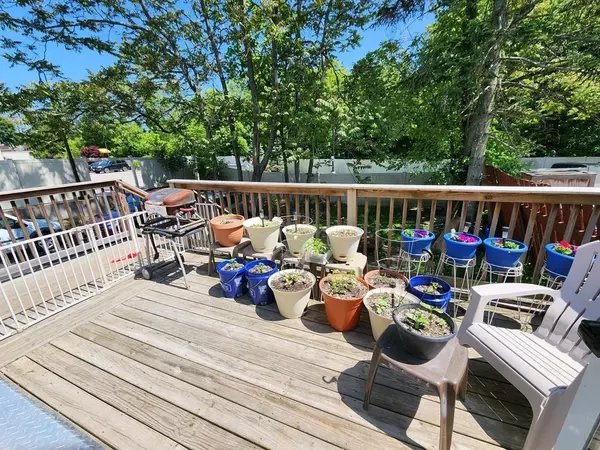 Millbury, MA 01527,7 Elm St