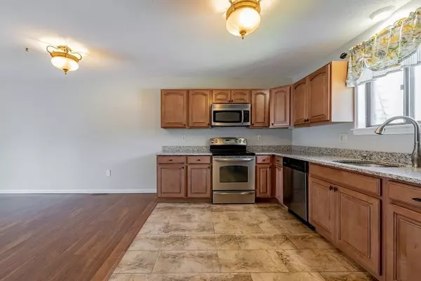 Agawam, MA 01001,74 Beekman Dr #74