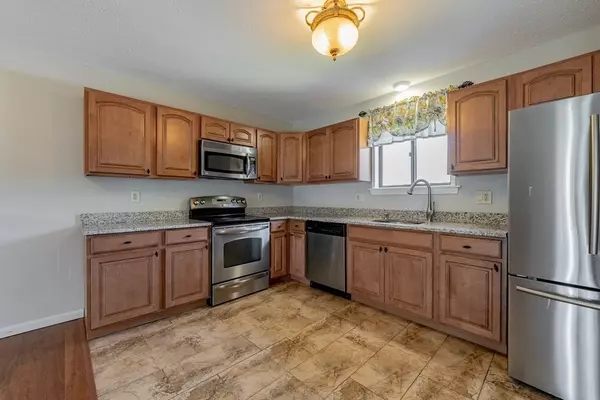 Agawam, MA 01001,74 Beekman Dr #74