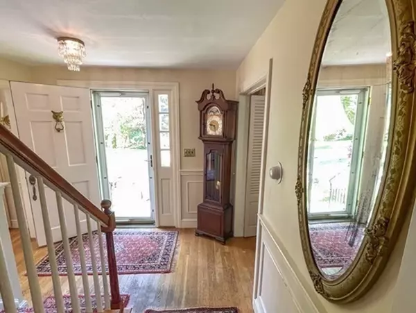 Hamilton, MA 01982,11 Oak St