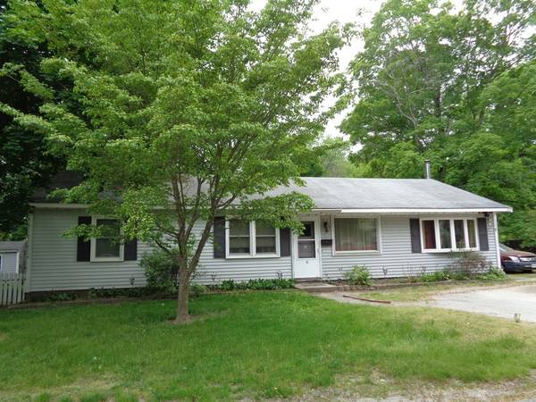 9 Country Ln, Medway, MA 02053