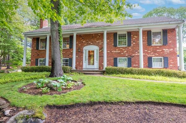 25 Heritage Lane, Lynnfield, MA 01940