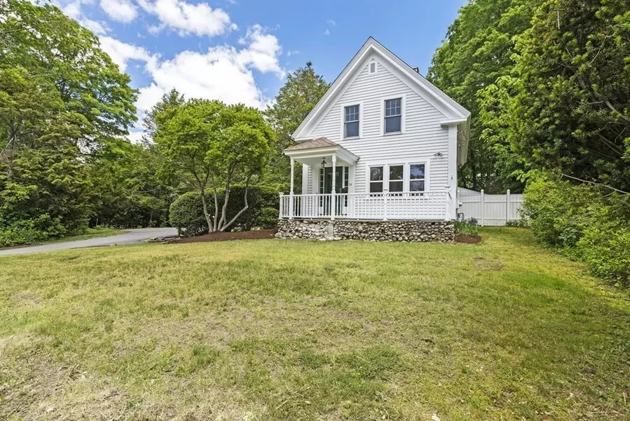 54 Norfolk St, Holliston, MA 01746