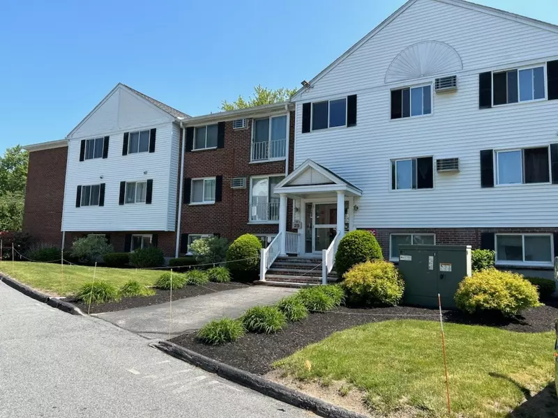 25 Clarks Rd #103, Amesbury, MA 01913