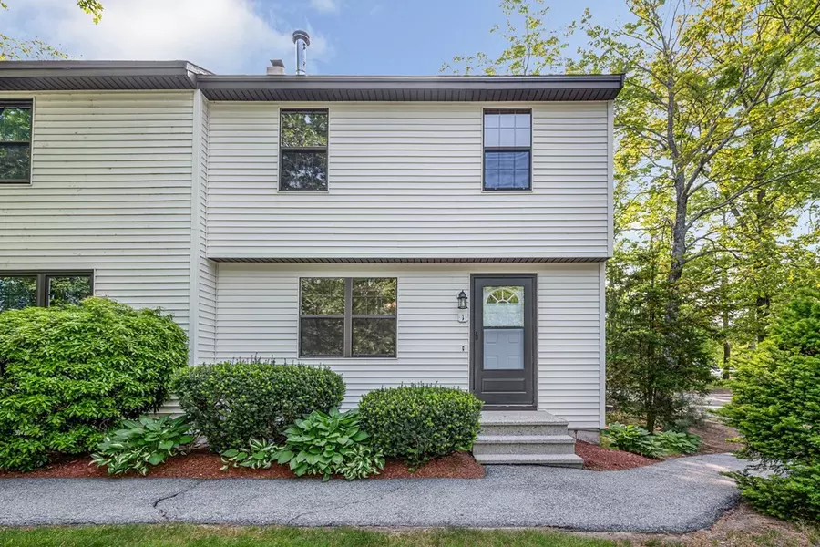 931 Methuen St #1, Dracut, MA 01826