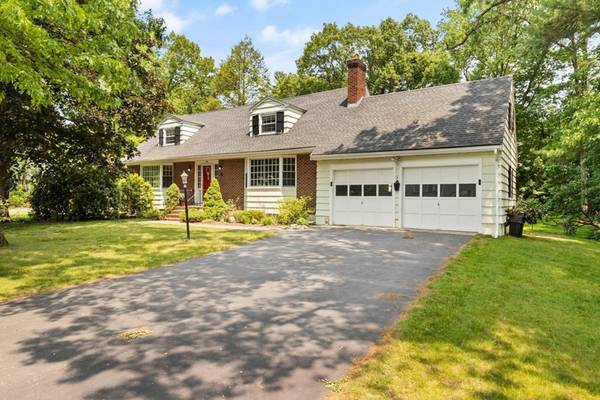 Lynnfield, MA 01940,8 Candlewood Rd