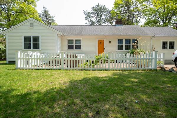 15 Roberta Dr, Yarmouth, MA 02673