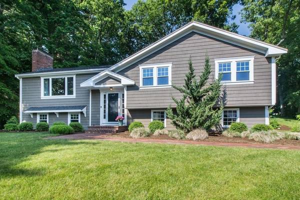 11 Stagecoach Rd, Medfield, MA 02052