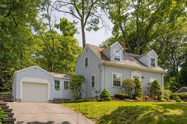 24 Pine Hill Cir, Wakefield, MA 01880