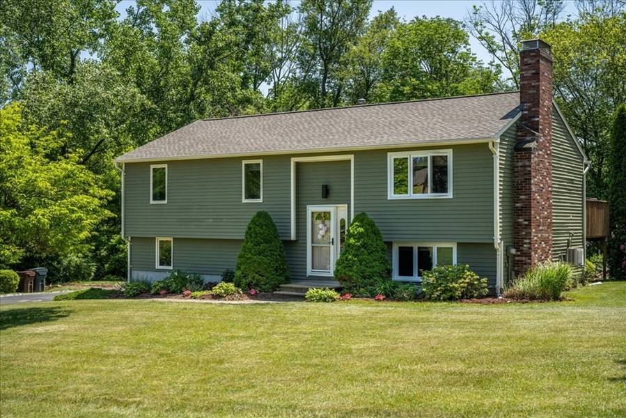 10 Auburn Hill Rd, Auburn, MA 01501