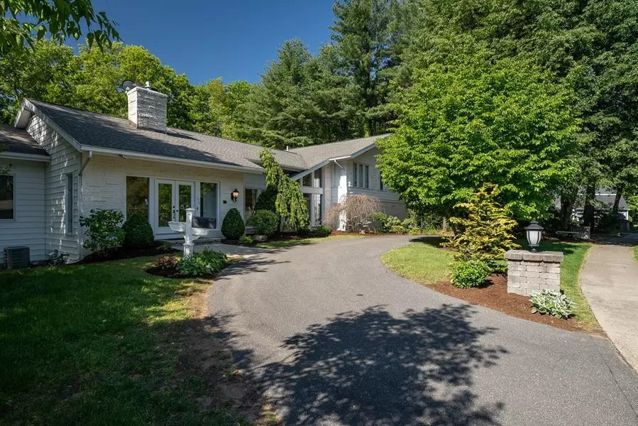 274 Tanglewood Dr, Longmeadow, MA 01106