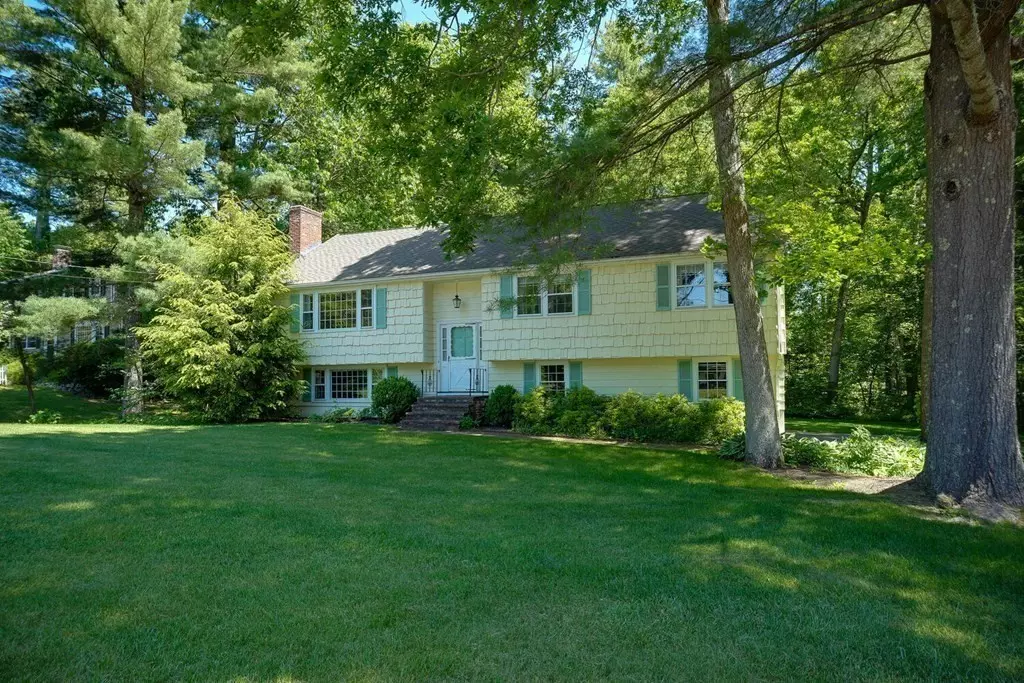 Medfield, MA 02052,23 Snyder Rd