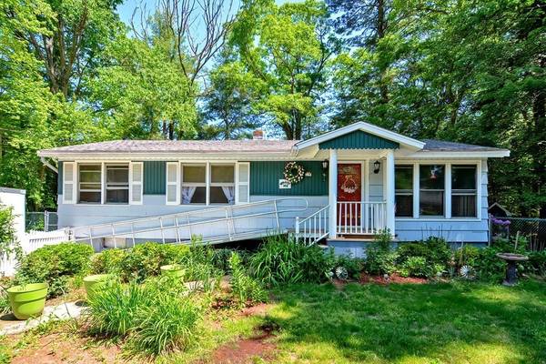 102 River Road, Norfolk, MA 02056