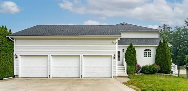 Southwick, MA 01077,8 Coyote Gln