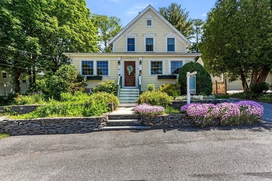 61 Howard Avenue, Lynnfield, MA 01940