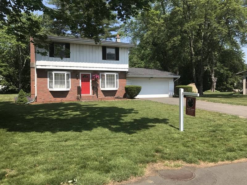 8 Skyline Dr, South Hadley, MA 01075