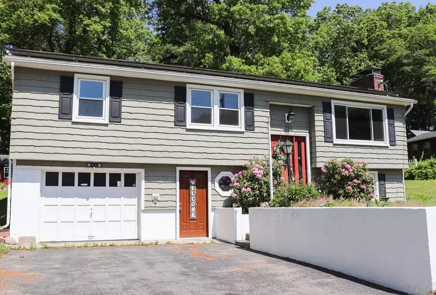 124 Shearer St, Palmer, MA 01069