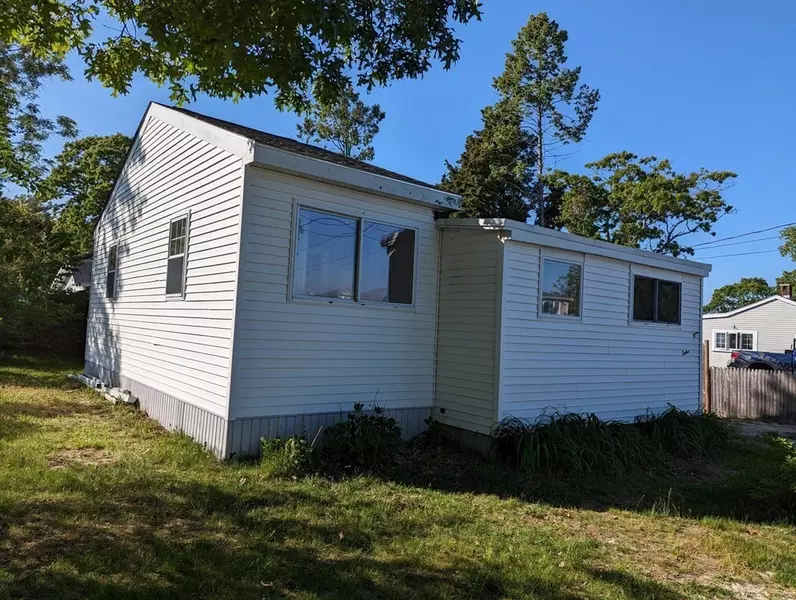 12 Howard St, Wareham, MA 02571