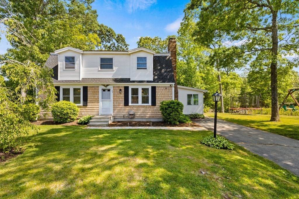75 Pinyon Way, Falmouth, MA 02536
