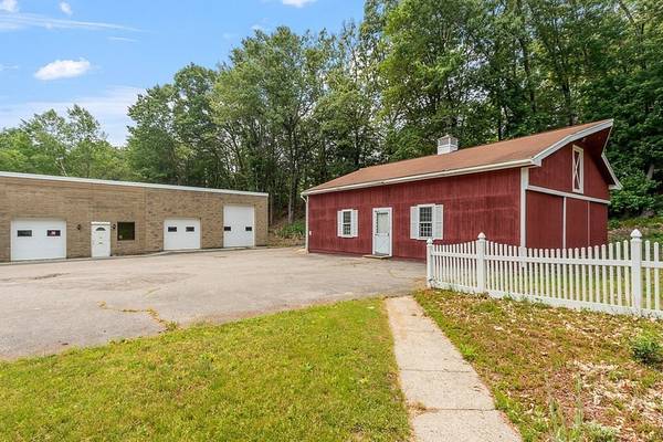 32 Pratts Junction Rd, Sterling, MA 01564