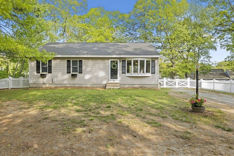 31 Pine Ridge Dr, Ayer, MA 01432