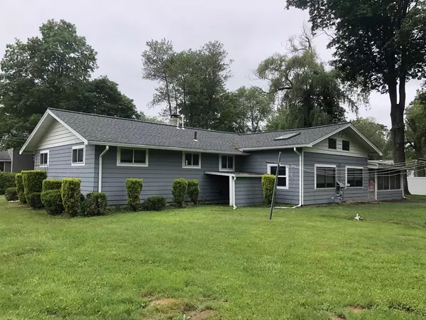 Holliston, MA 01746,8 Travis Rd