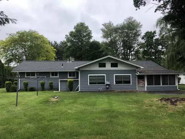 Holliston, MA 01746,8 Travis Rd