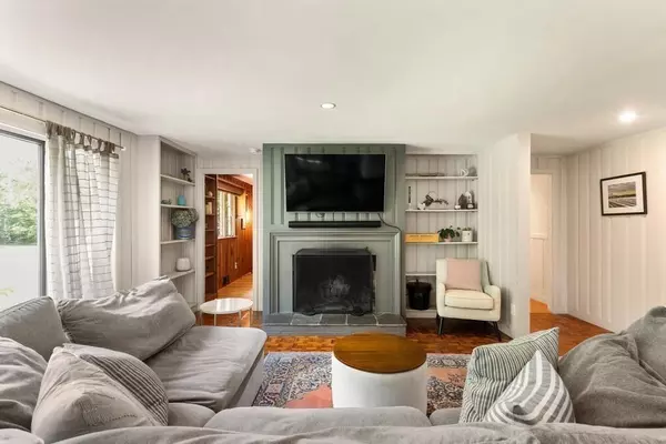 Hamilton, MA 01982,68 Rock Maple Ave