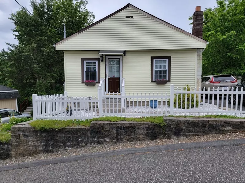 6 3rd Ave, Ware, MA 01082