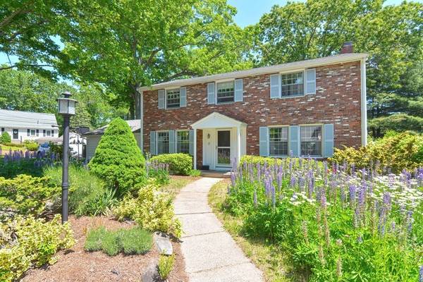 31 Hollow Ridge Rd,  Needham,  MA 02494