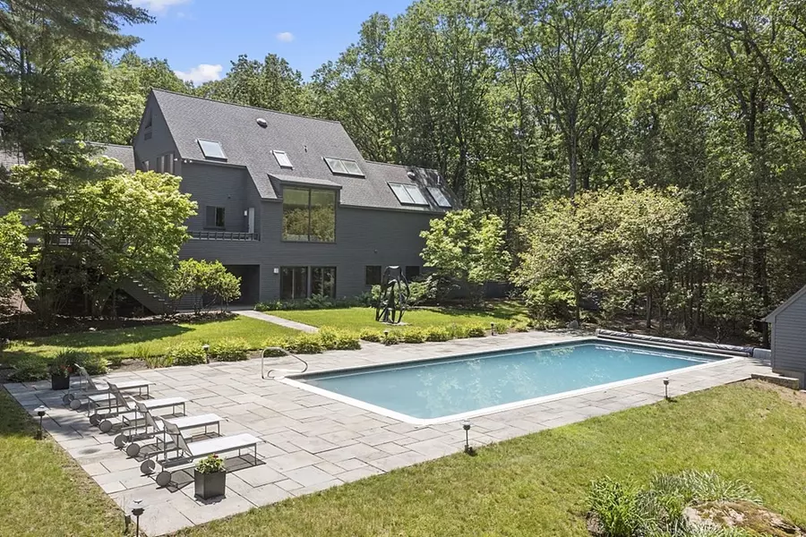 70 Davison Drive, Lincoln, MA 01773