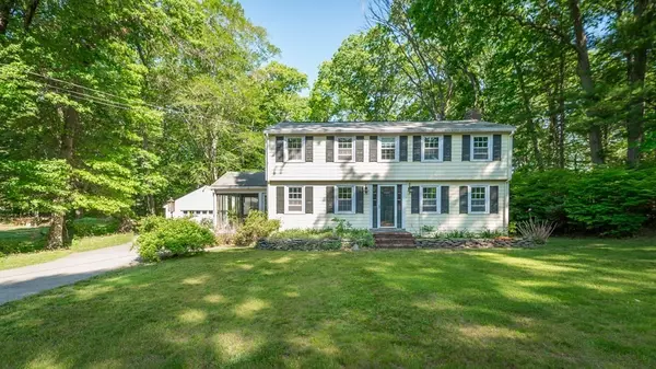 4 Kennedy Rd, Hamilton, MA 01982