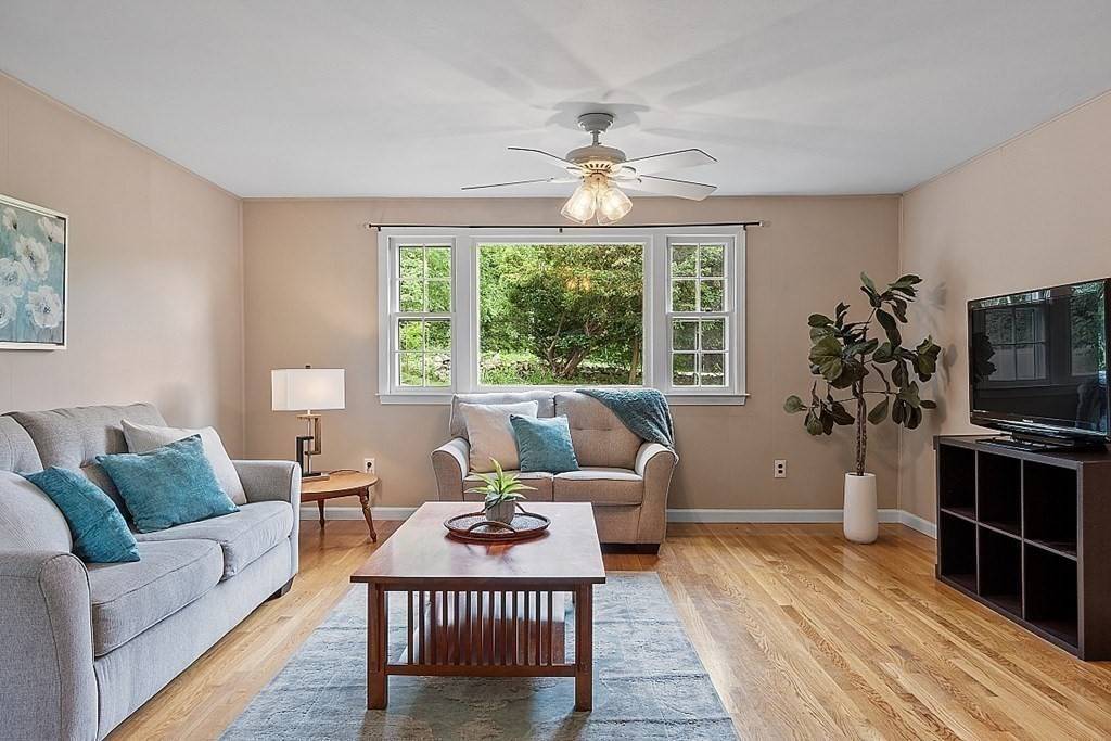 Chelmsford, MA 01824,93 Robin Hill Rd