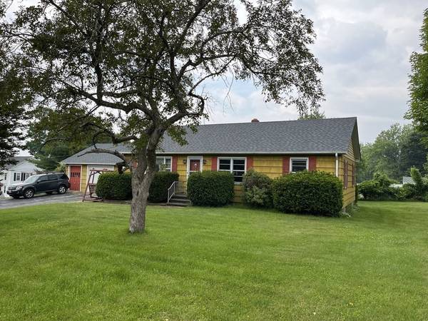 498 Dennison Dr, Southbridge, MA 01550