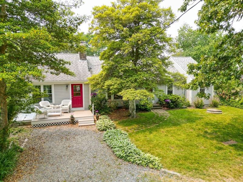 9 Cedar Point Ave, Mattapoisett, MA 02739